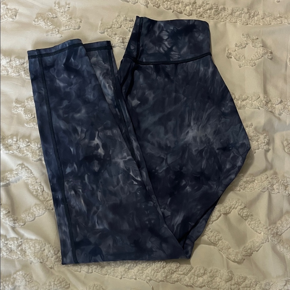 Gymshark Tie-Dye Blue Leggings size M. Pre-owned in excellent condition!